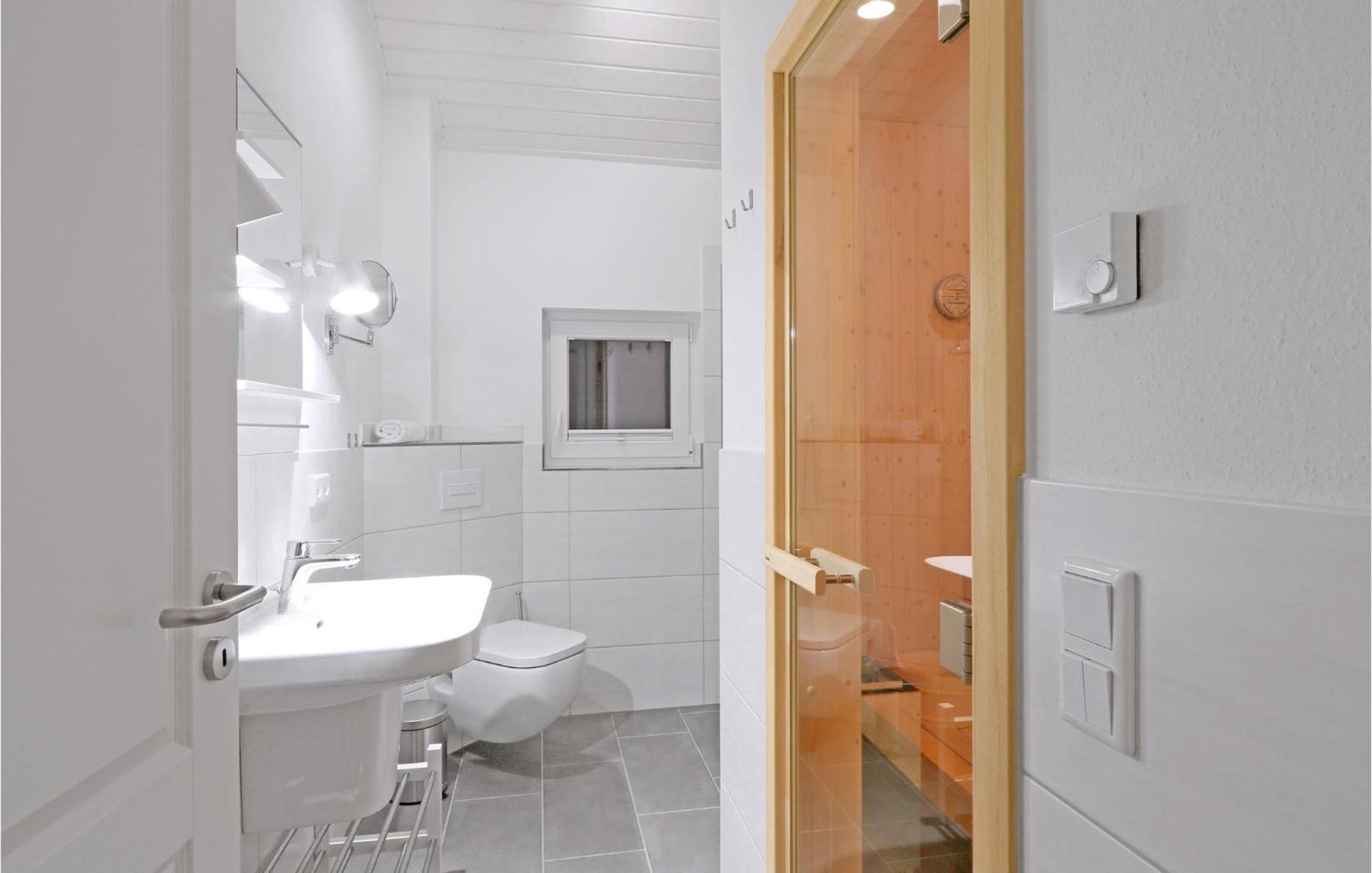 3 Bedroom Stunning Home In Krems Ii-Warderbrueck Gols Exterior foto